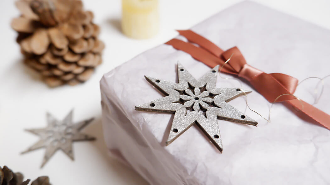 Weihnachtsdeko-aus-Leder-geschenkanhaenger | Weihnachtstern Leder silber | Wunschleder Home
